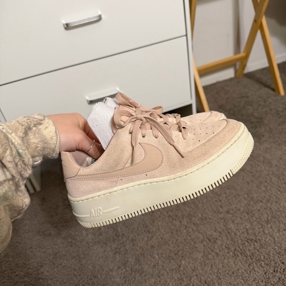 Nike Women's Air Force 1 Sage Low Particle Beige Pink Platform Sneakers Size 7 - Picture 9 of 13